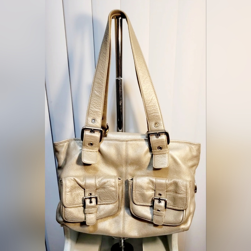 Enzo Angiolini gold leather WOMEN'S SHOULDER BAG.